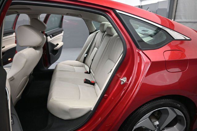 Used 2018 Honda Accord Touring image 16