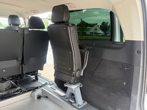 Used 2019 Mercedes-Benz Metris Passenger image 28