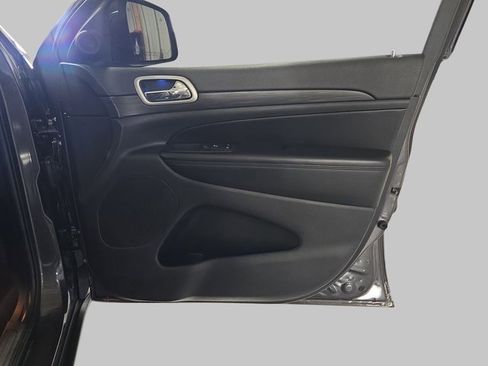 Used 2021 Jeep Grand Cherokee Laredo image 12