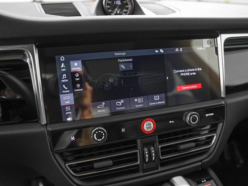 Certified 2026 Porsche Macan AWD/4WD image 24