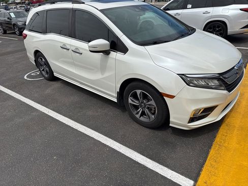 Used 2018 Honda Odyssey Touring image 2