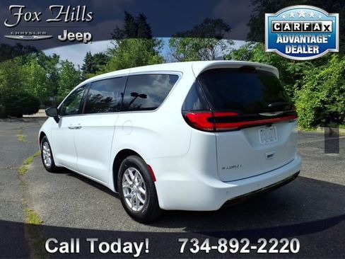 Used 2026 Chrysler Pacifica Select FWD image 6