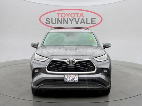 Used 2020 Toyota Highlander LE image 11