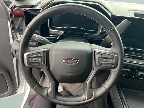 Used 2024 Chevrolet Silverado 2500 ZR2 w/ Technology Package AWD/4WD image 14