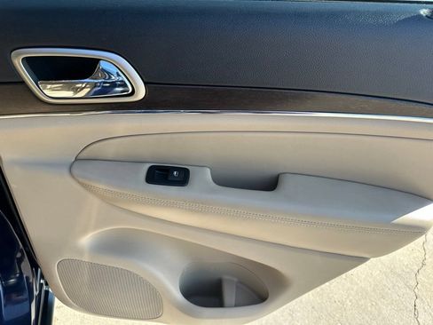 Used 2017 Jeep Grand Cherokee Limited AWD/4WD image 28