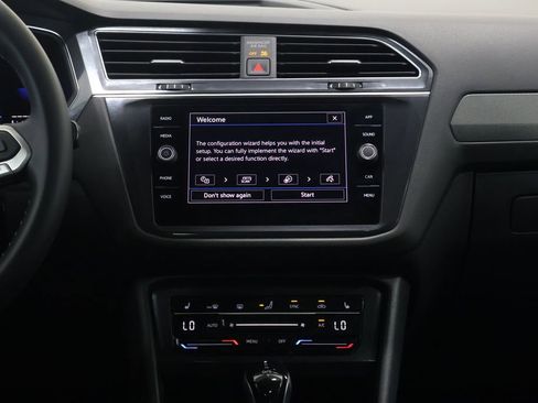 Used 2022 Volkswagen Tiguan SE w/ Panoramic Sunroof Package AWD/4WD image 19