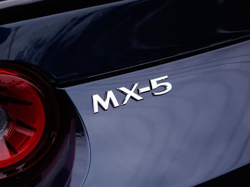 New 2026 MAZDA MX-5 Miata Club w/ Weather Package RWD image 7