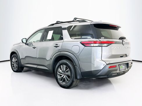 Used 2023 Nissan Pathfinder SV AWD/4WD image 5