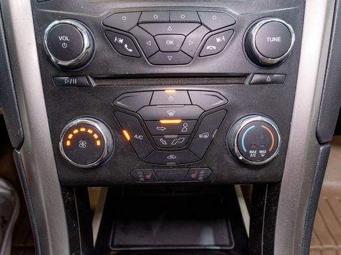 Used 2017 Ford Fusion SE image 18