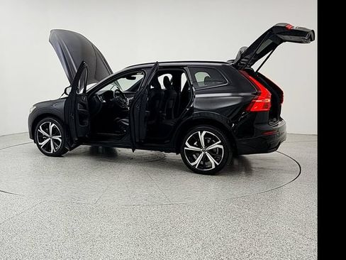 Used 2024 Volvo XC60 T8 Ultimate w/ Protection Package Premier AWD/4WD image 12