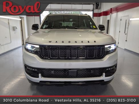 Used 2023 Jeep Wagoneer Series II image 6