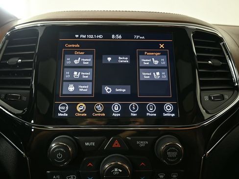 Used 2021 Jeep Grand Cherokee Overland AWD/4WD image 29