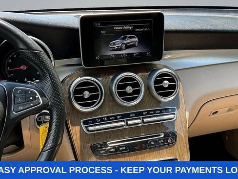 Used 2019 Mercedes-Benz GLC 300 4MATIC w/ Premium Package image 11