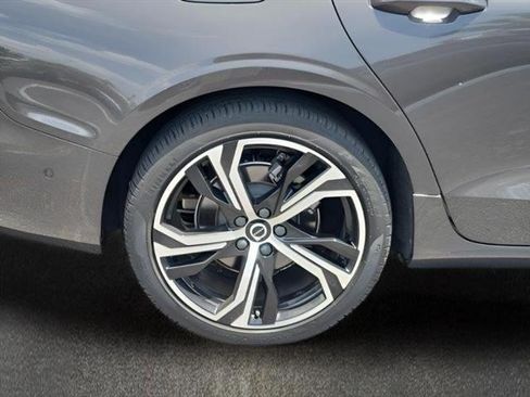 Used 2024 Volvo S60 B5 Plus FWD image 30