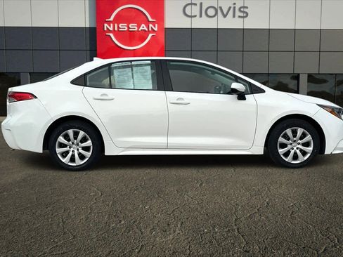 Used 2022 Toyota Corolla LE image 9