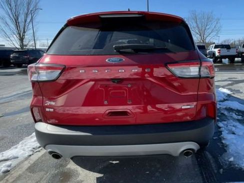 Used 2020 Ford Escape SE image 3