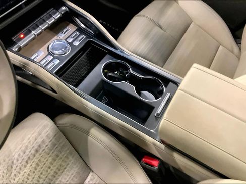 Used 2024 Lincoln Nautilus Reserve w/ Equipment Group 203A image 17