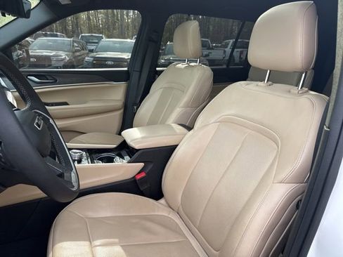 Used 2023 Jeep Grand Cherokee L Limited w/ Luxury Tech Group II image 9