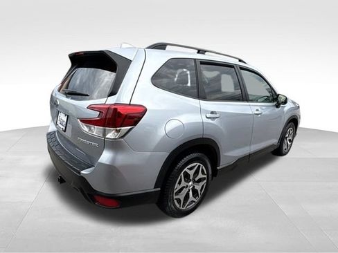 Used 2019 Subaru Forester Premium AWD/4WD image 7