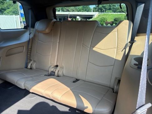 Used 2019 Cadillac Escalade Platinum AWD/4WD image 21