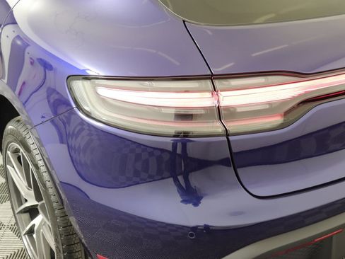 Certified 2025 Porsche Macan AWD/4WD image 15