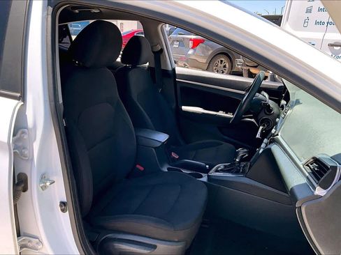 Used 2020 Hyundai Elantra SEL w/ Cargo Package (C1) FWD image 9