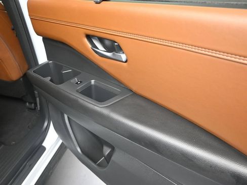 Used 2025 Nissan Pathfinder Platinum FWD image 22