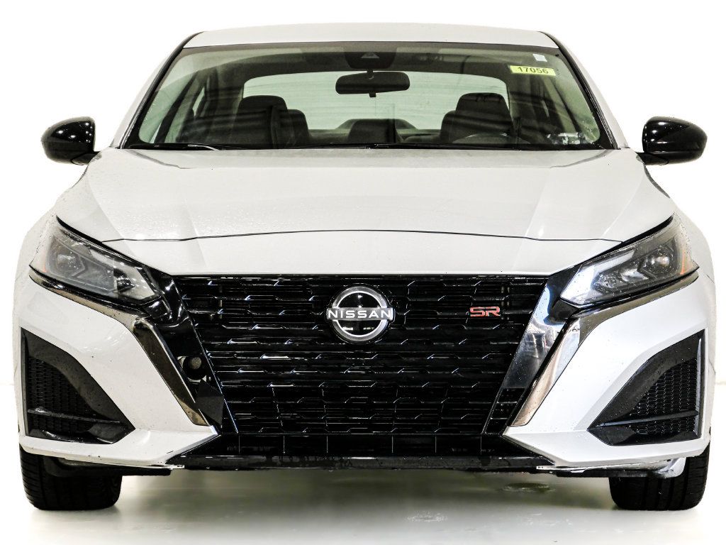 Used 2024 Nissan Altima 2.5 SR FWD image 2