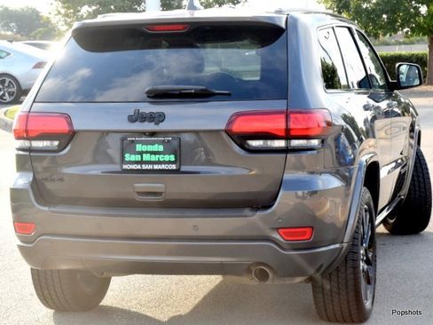Used 2019 Jeep Grand Cherokee Altitude image 3