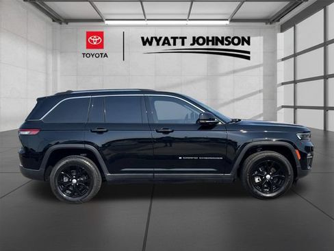 Used 2023 Jeep Grand Cherokee Limited AWD/4WD image 6