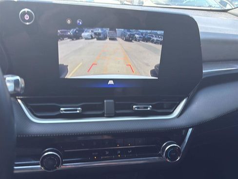 Used 2025 Chevrolet Equinox LT FWD image 6
