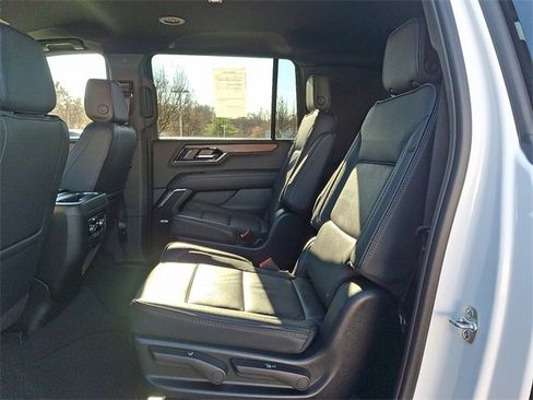 Used 2025 GMC Yukon XL Denali image 10
