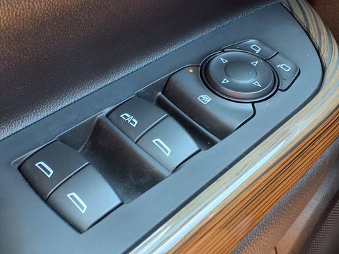 Used 2023 GMC Acadia SLE w/ Driver Convenience Package image 11