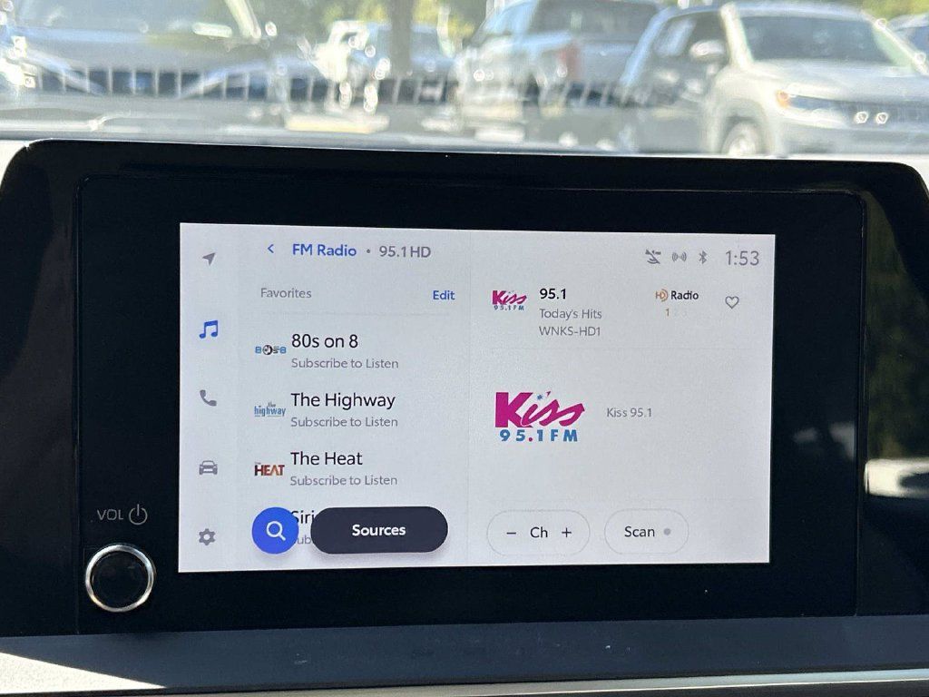 Used 2025 Toyota Prius XLE FWD image 35