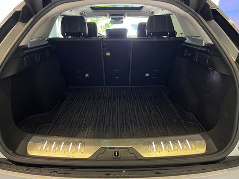 Used 2019 Land Rover Range Rover Velar R-Dynamic SE AWD/4WD image 22