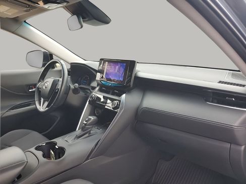 Used 2024 Toyota Venza LE image 14