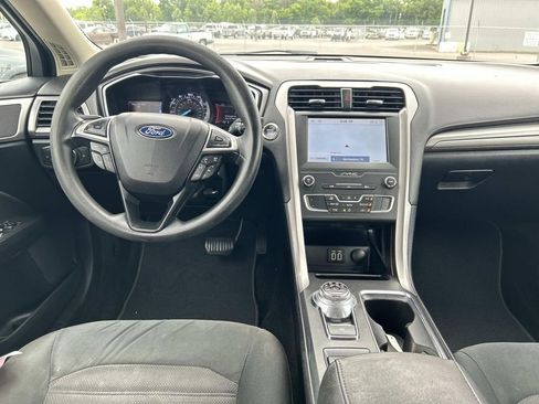 Used 2020 Ford Fusion SE FWD image 14