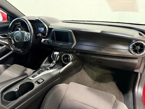 Used 2020 Chevrolet Camaro LT image 25