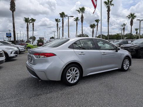Used 2022 Toyota Corolla LE w/ LE Convenience Package FWD image 3