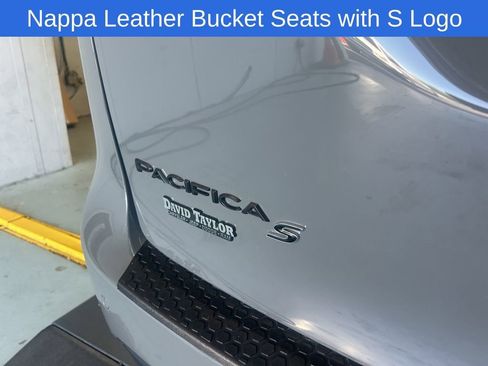 Used 2025 Chrysler Pacifica Limited FWD image 11