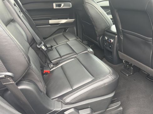 Used 2021 Ford Explorer Limited w/ Equipment Group 301A RWD image 18