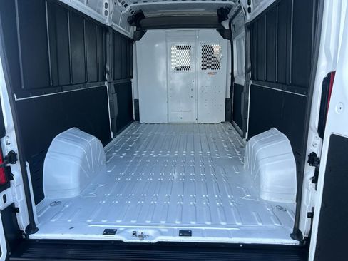 Used 2024 RAM ProMaster 2500 w/ Convenience Group FWD image 9