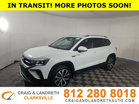 Used 2024 Volkswagen Taos SE image 1