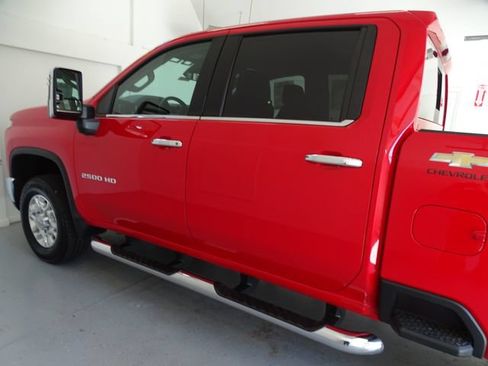 Used 2024 Chevrolet Silverado 2500 LTZ w/ LTZ Convenience Package AWD/4WD image 18