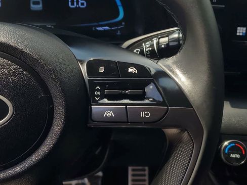 Used 2025 Hyundai Elantra Sport image 25