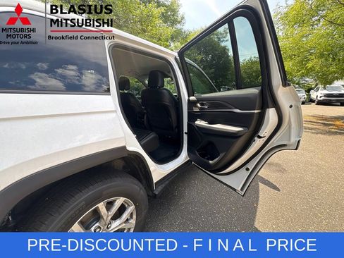 Used 2023 Jeep Grand Cherokee Limited w/ Trailer Tow Prep Group (B) AWD/4WD image 24
