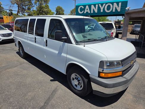 Used 2017 Chevrolet Express 3500 LT w/ LT Preferred Equipment Group RWD image 2