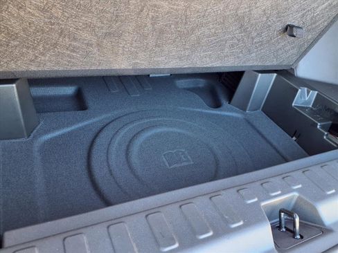 Used 2024 GMC Terrain SLE w/ Driver Convenience Package image 28