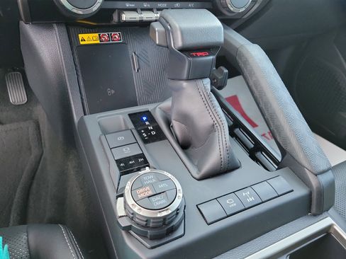 Used 2025 Toyota 4Runner TRD Off-Road Premium AWD/4WD image 19