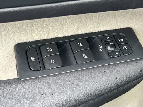 Used 2023 Volvo XC40 B5 Ultimate w/ Protection Package Premier image 15